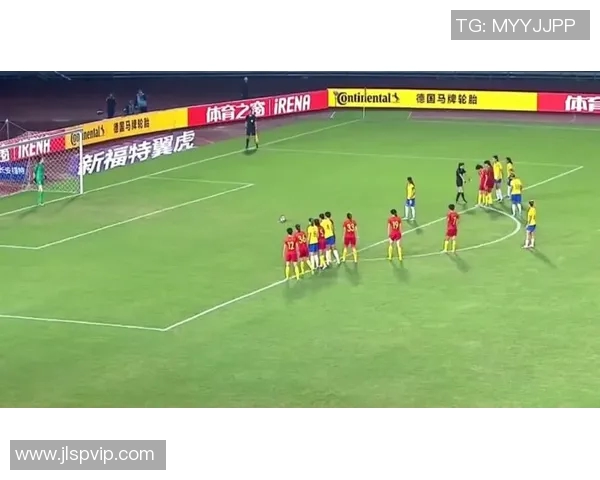 球星与中国足球球员同场竞技精彩对决 揭示全球足球技术与中国足球差距